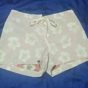 BIG FLIRT Reverse Hawaiian Print Short Shorts *